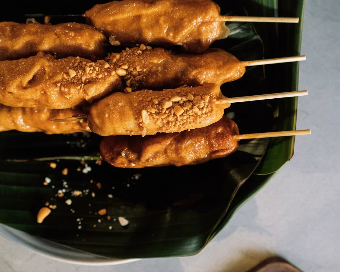 Crispy caramelized Banana Cue snack made from Saba bananas and brown sugar.